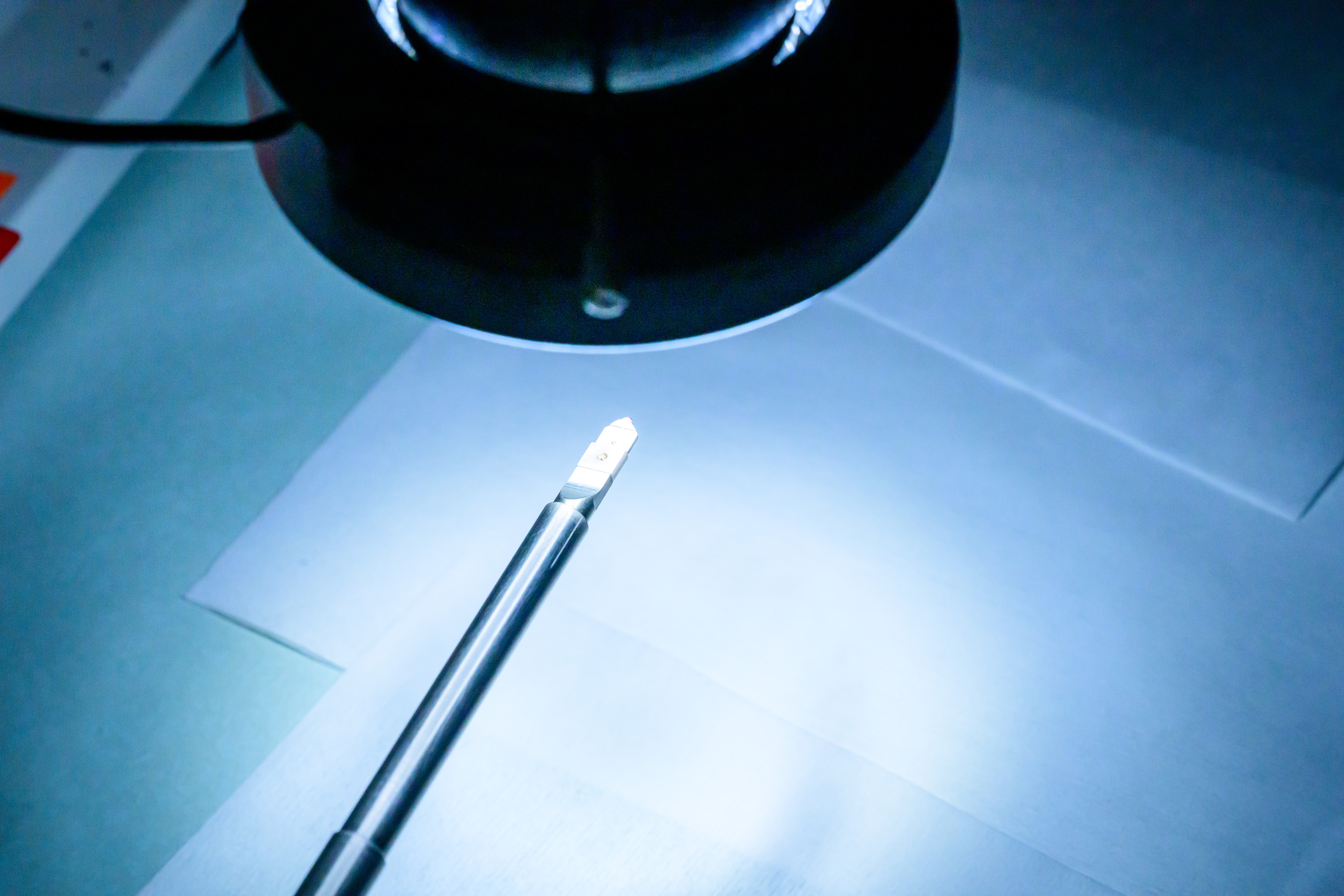 Photo of the liquid-phase TEM holder, at the tip sandwiching solutions of dancing nanoparticles.
