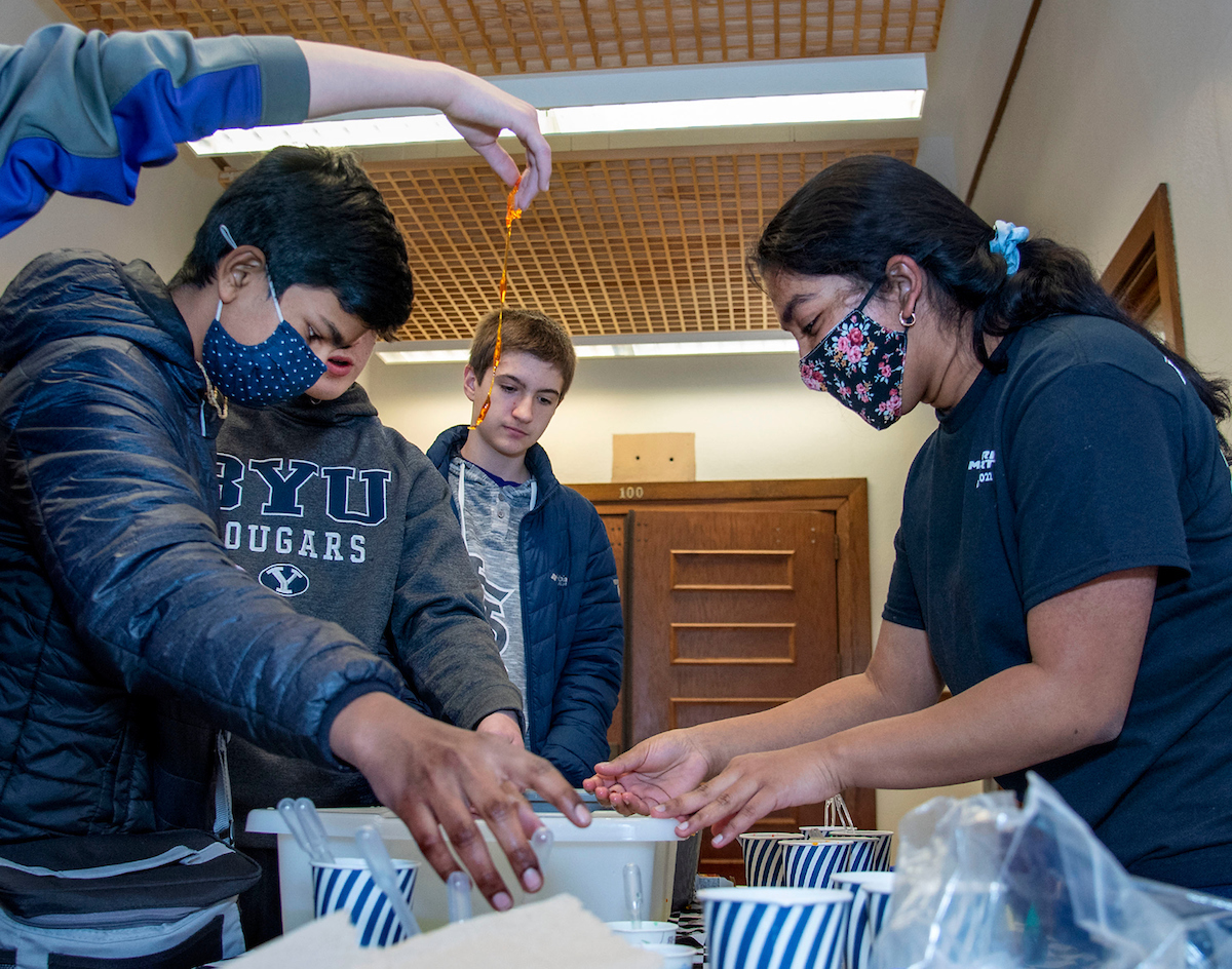 [cr][lf]<p>Heather Coit/The Grainger College of Engineering<br>MatSE students show how to make biodegradable water balloons during EOH at the Materials Science and Engineering Building on April 8.</p>[cr][lf]